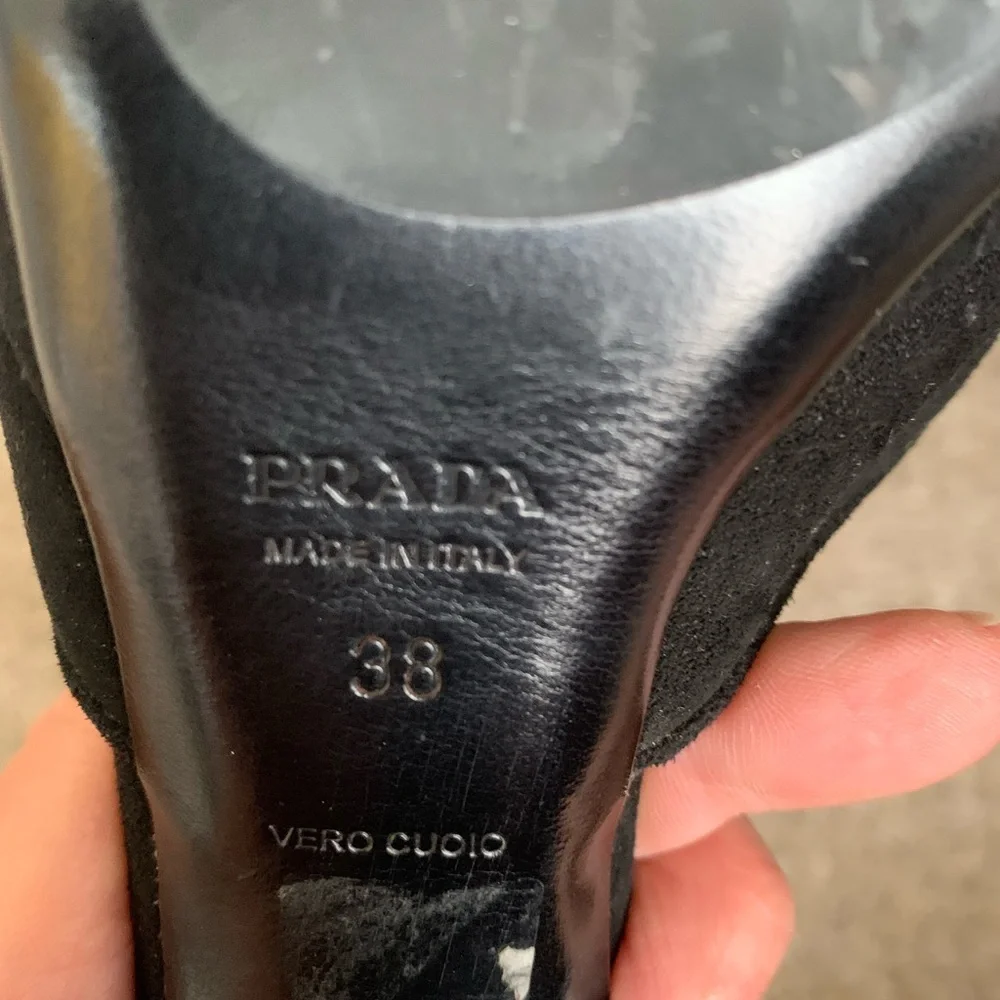 Prada Black Heels Sleek Minimalist Design - Picture 4 of 5
